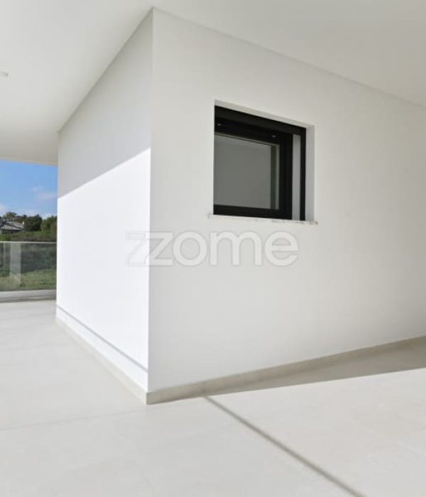 Luxury 4-Bedroom Villa with Pool – Costa da Caparica (10)