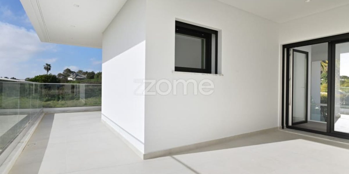 Luxury 4-Bedroom Villa with Pool – Costa da Caparica (10)