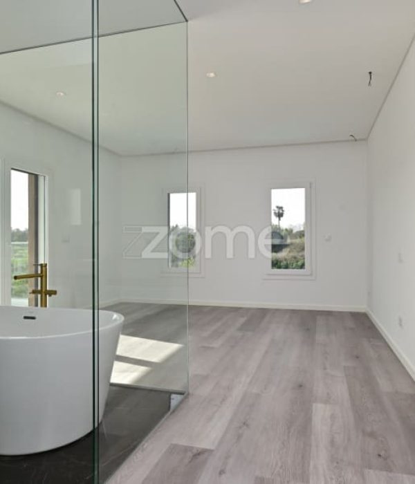 Luxury 4-Bedroom Villa with Pool – Costa da Caparica (12)