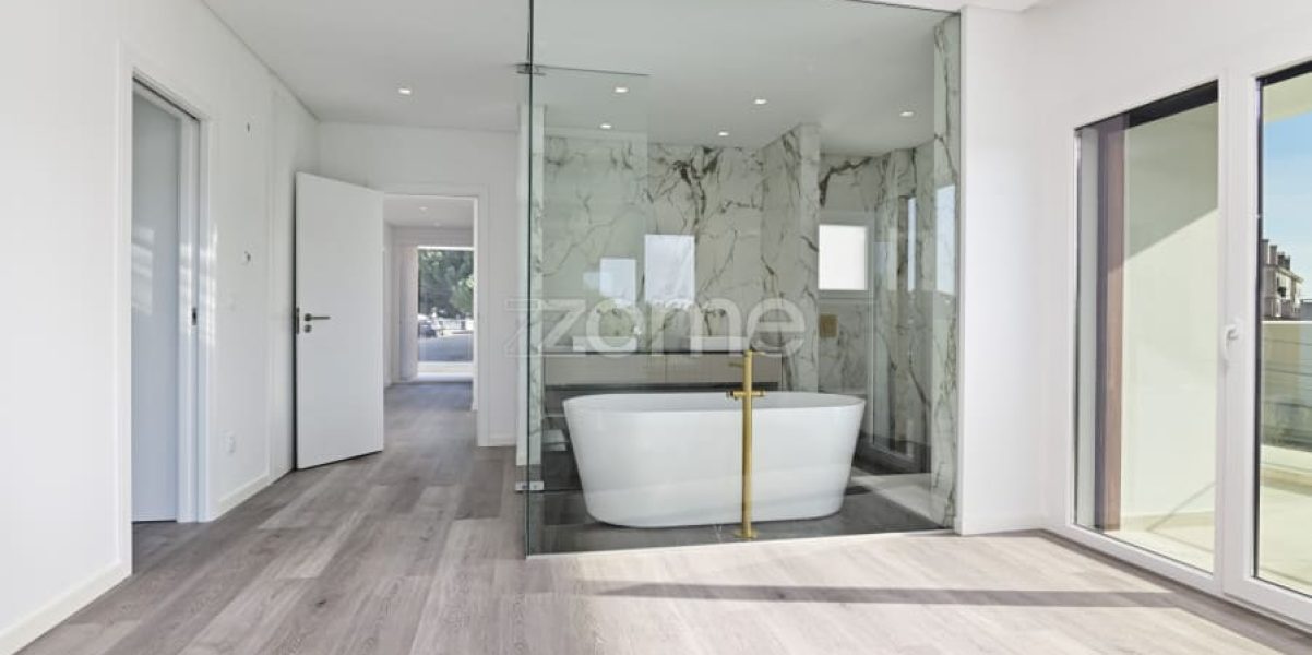 Luxury 4-Bedroom Villa with Pool – Costa da Caparica (13)