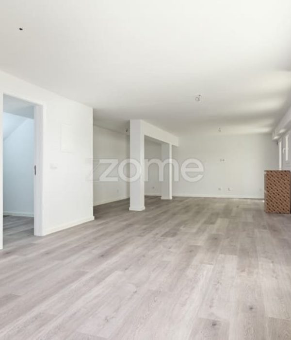 Luxury 4-Bedroom Villa with Pool – Costa da Caparica (15)