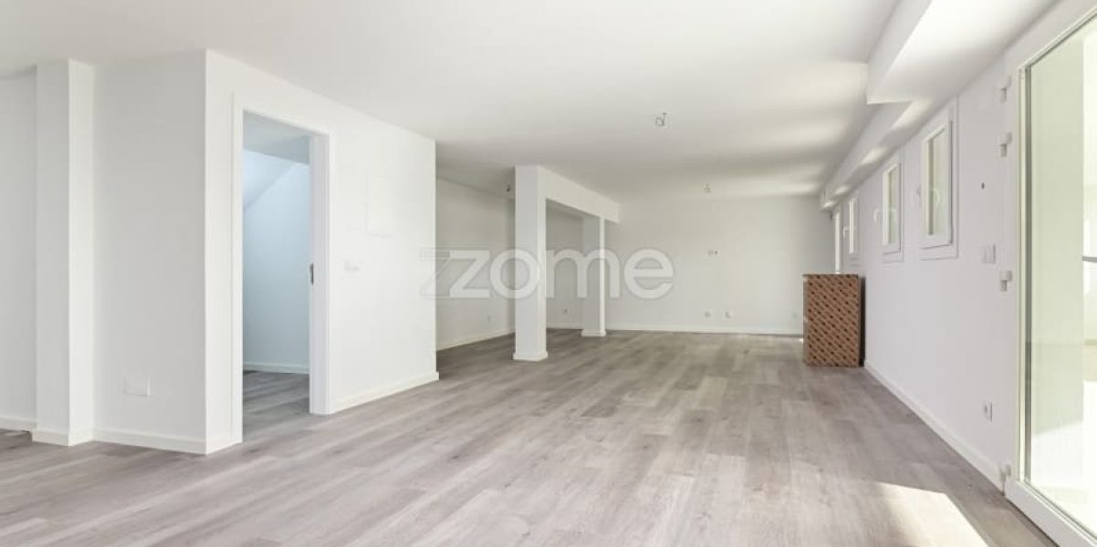 Luxury 4-Bedroom Villa with Pool – Costa da Caparica (15)