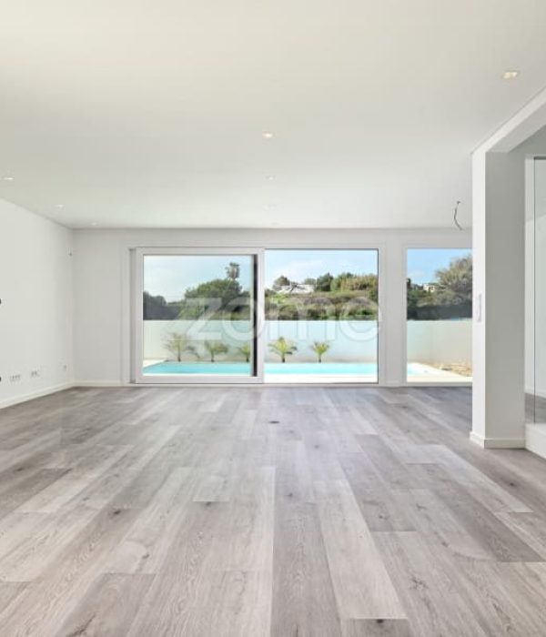 Luxury 4-Bedroom Villa with Pool – Costa da Caparica (2)