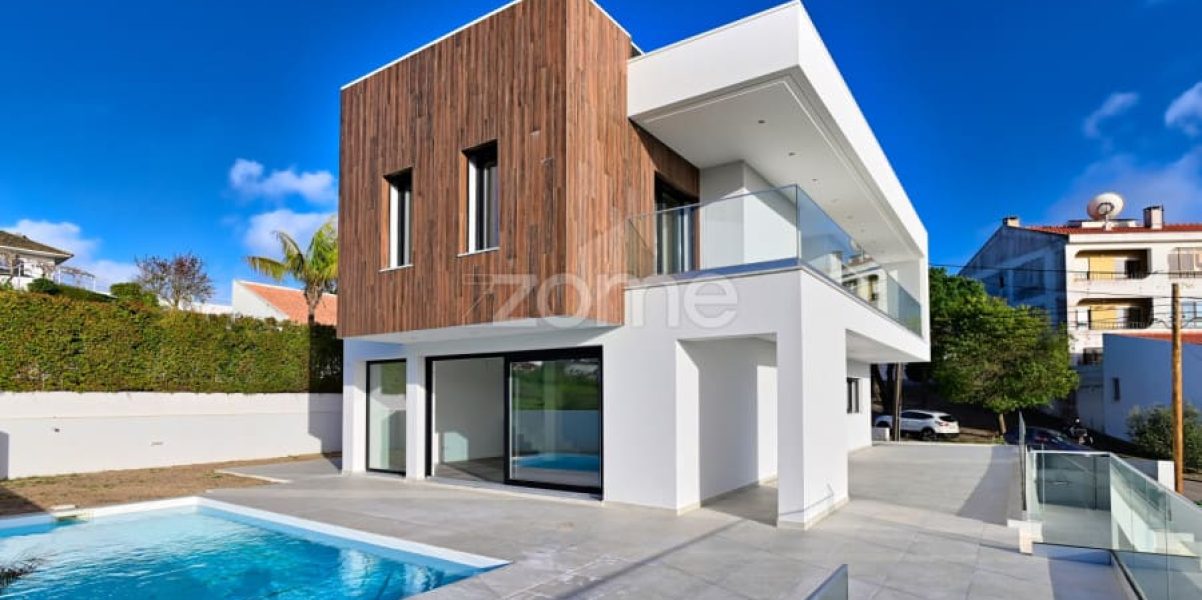 Luxury 4-Bedroom Villa with Pool – Costa da Caparica (21)