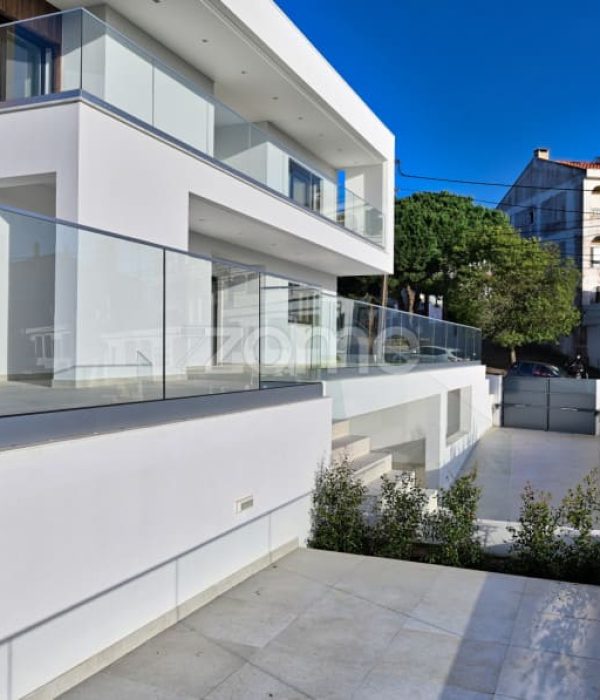 Luxury 4-Bedroom Villa with Pool – Costa da Caparica (22)