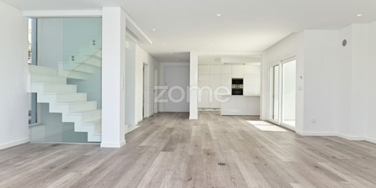 Luxury 4-Bedroom Villa with Pool – Costa da Caparica (5)