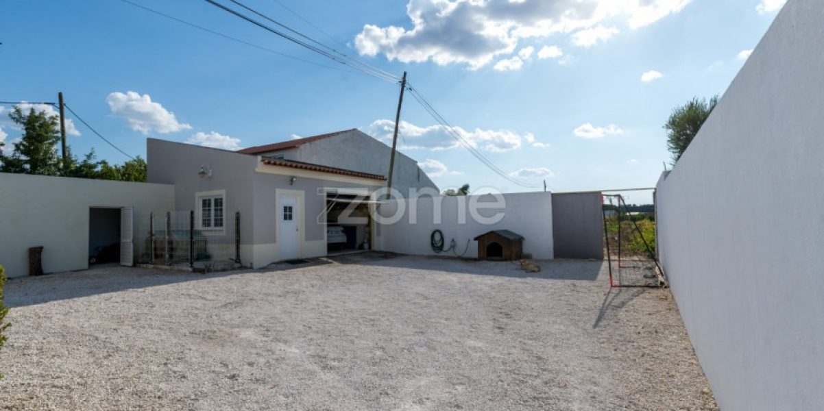 Moradia T3 com piscina em Fazendas de Almeirim (14)