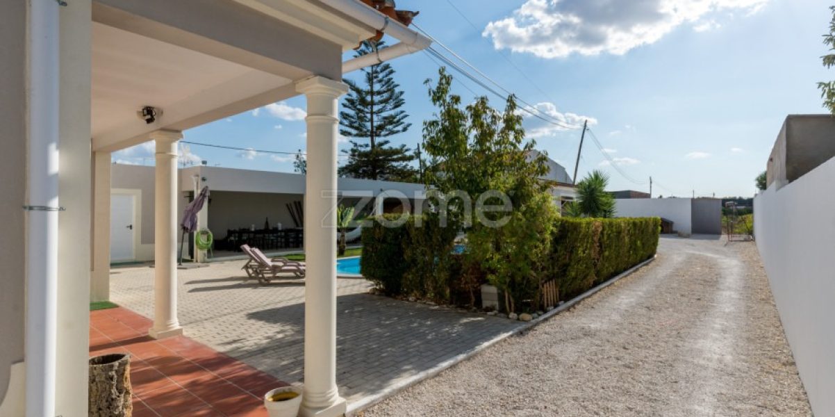 Moradia T3 com piscina em Fazendas de Almeirim (15)