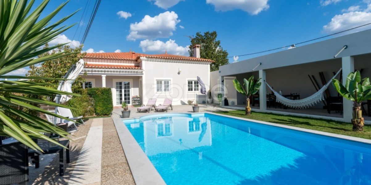 Moradia T3 com piscina em Fazendas de Almeirim (2)