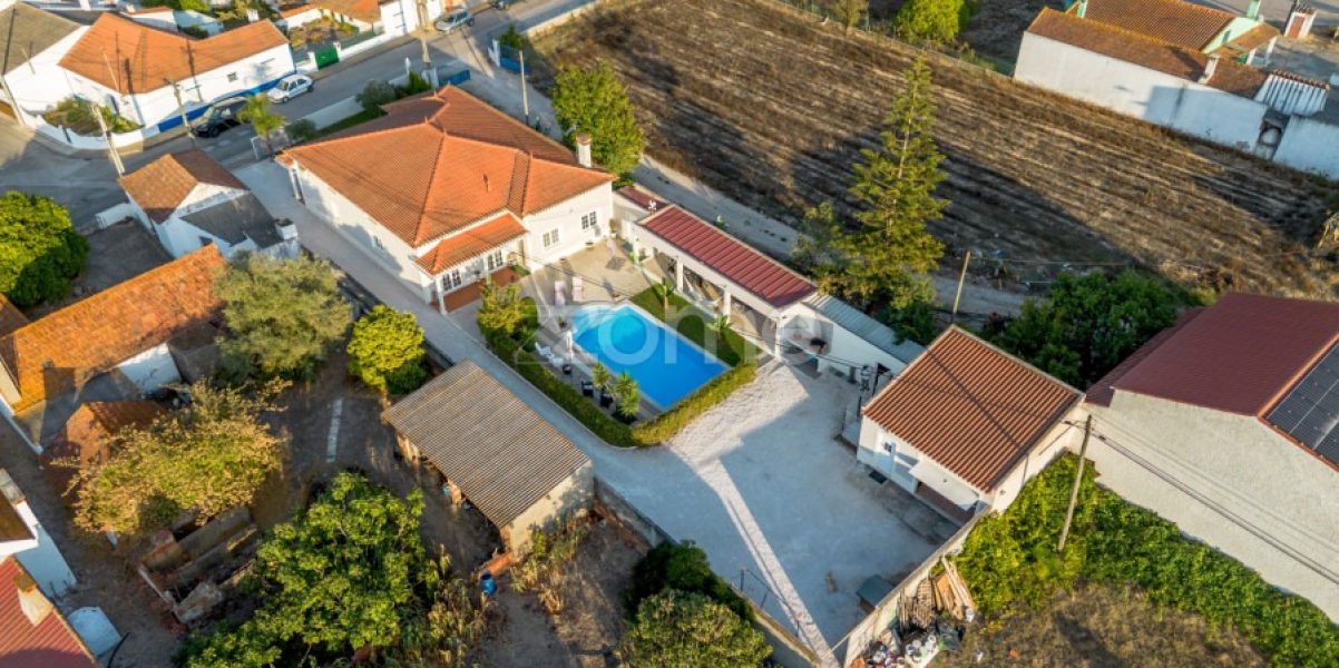 Moradia T3 com piscina em Fazendas de Almeirim (47)