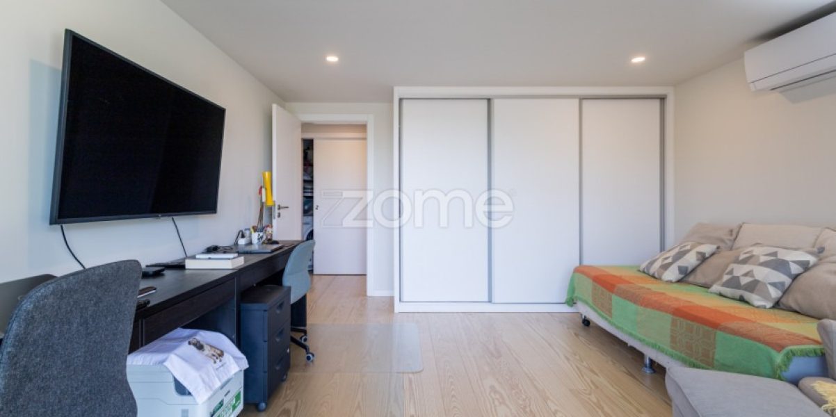 Moradia T4 com Piscina e Jardim no Zambujeiro – Alcabideche (1)