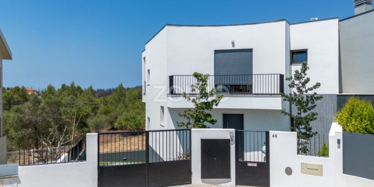 Moradia T4 com Piscina e Jardim no Zambujeiro – Alcabideche (13)