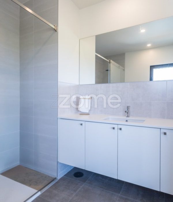 Moradia T4 com Piscina e Jardim no Zambujeiro – Alcabideche (14)
