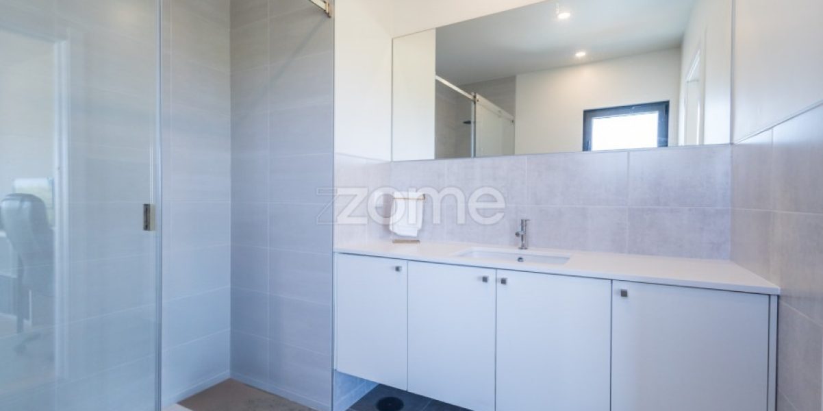 Moradia T4 com Piscina e Jardim no Zambujeiro – Alcabideche (14)
