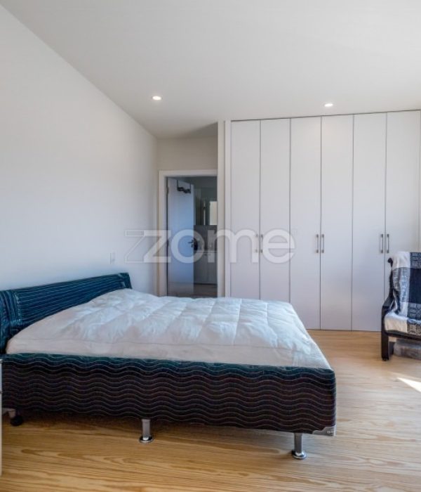 Moradia T4 com Piscina e Jardim no Zambujeiro – Alcabideche (15)