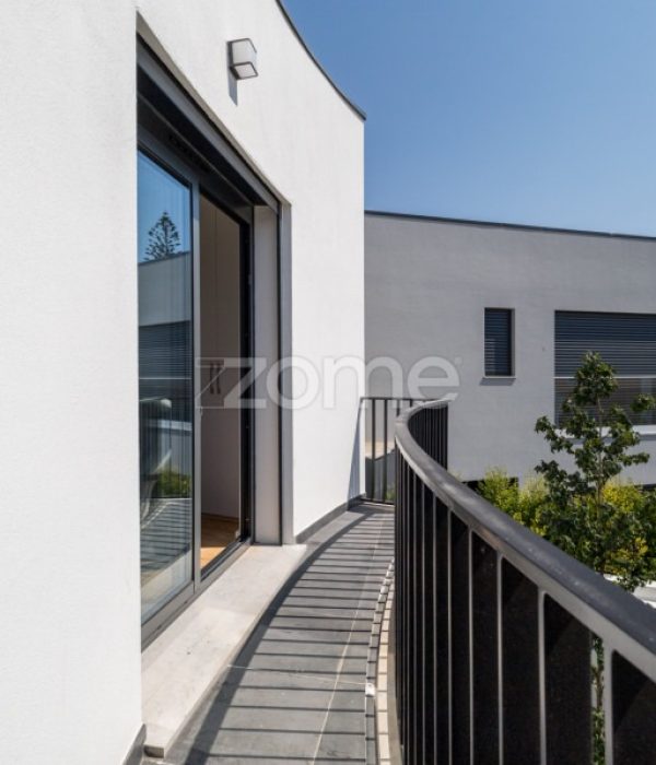 Moradia T4 com Piscina e Jardim no Zambujeiro – Alcabideche (18)
