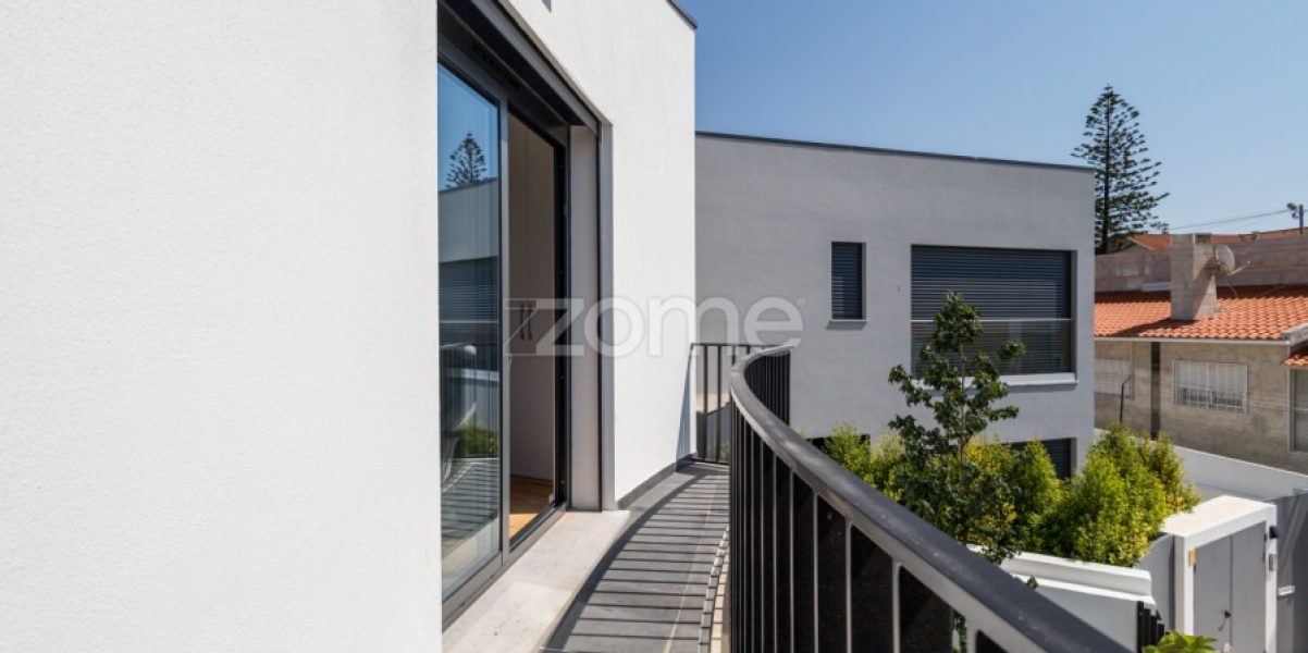 Moradia T4 com Piscina e Jardim no Zambujeiro – Alcabideche (18)