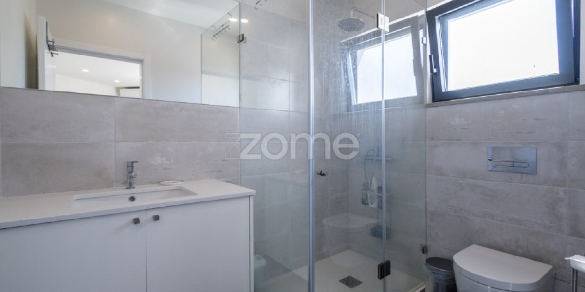 Moradia T4 com Piscina e Jardim no Zambujeiro – Alcabideche (19)