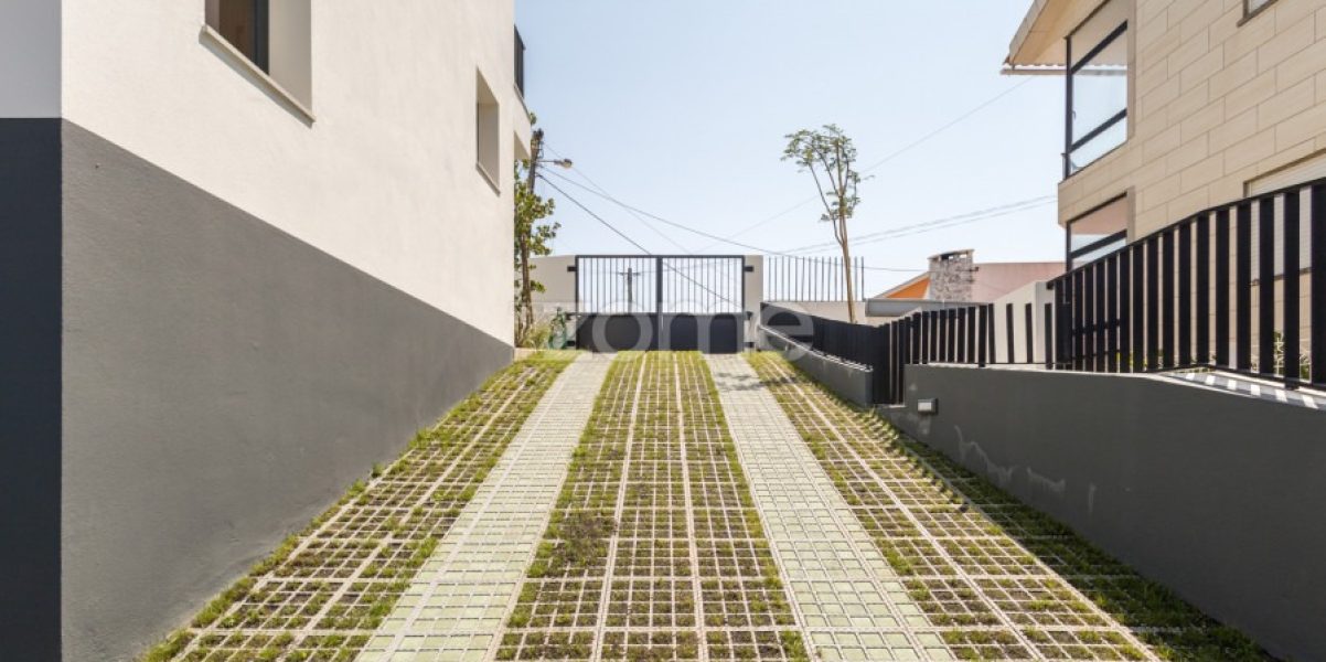 Moradia T4 com Piscina e Jardim no Zambujeiro – Alcabideche (7)