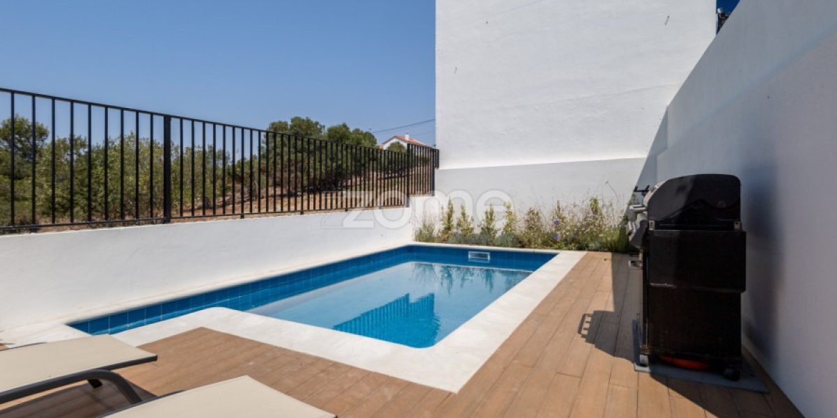 Moradia T4 com Piscina e Jardim no Zambujeiro – Alcabideche (8)