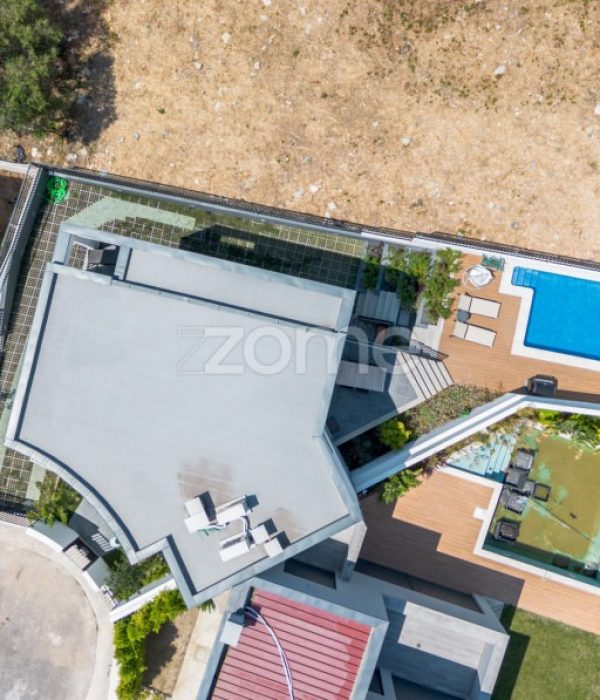 Moradia T4 com Piscina e Jardim no Zambujeiro – Alcabideche (9)