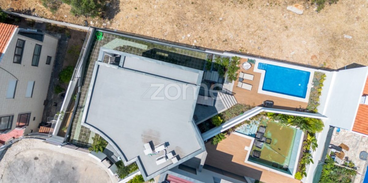Moradia T4 com Piscina e Jardim no Zambujeiro – Alcabideche (9)