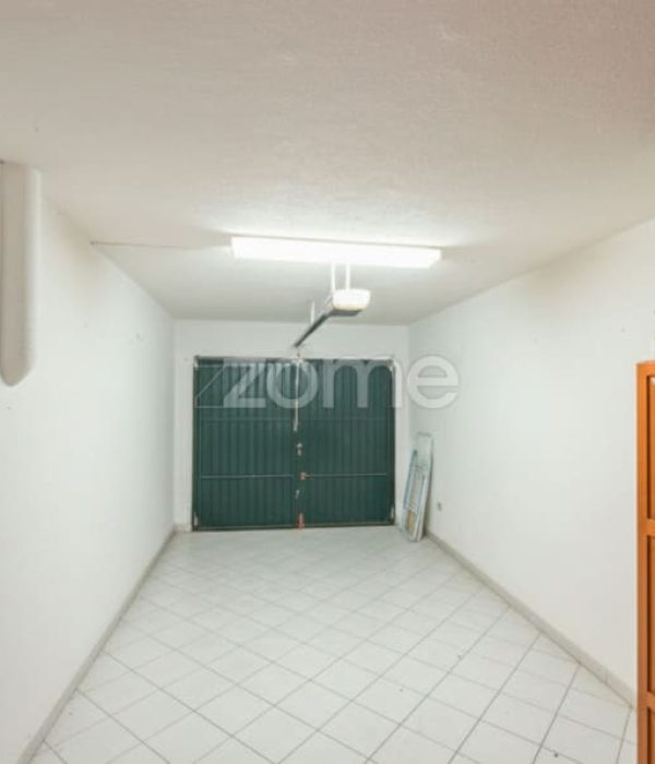 Moradia T4 isolada inserida num lote de 411 m², Parede - Murtal (1)