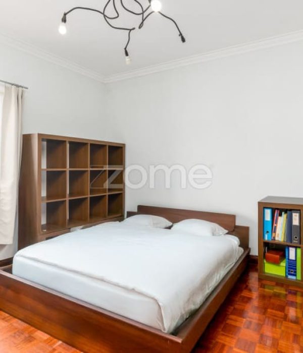 Moradia T4 isolada inserida num lote de 411 m², Parede - Murtal (16)