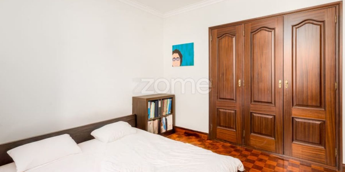 Moradia T4 isolada inserida num lote de 411 m², Parede - Murtal (18)