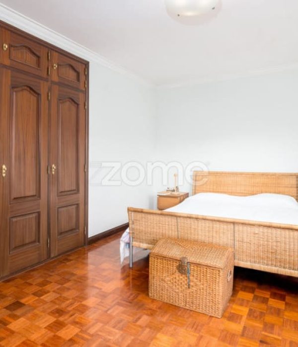 Moradia T4 isolada inserida num lote de 411 m², Parede - Murtal (21)