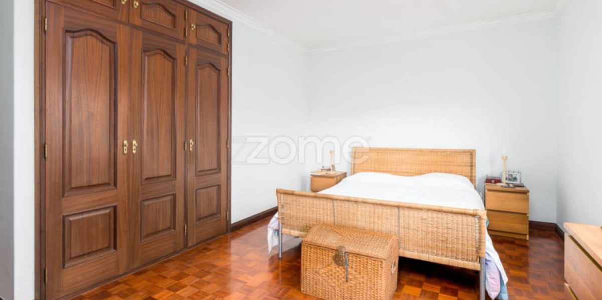 Moradia T4 isolada inserida num lote de 411 m², Parede - Murtal (21)