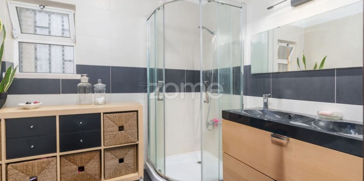 Moradia T4 isolada inserida num lote de 411 m², Parede - Murtal (23)
