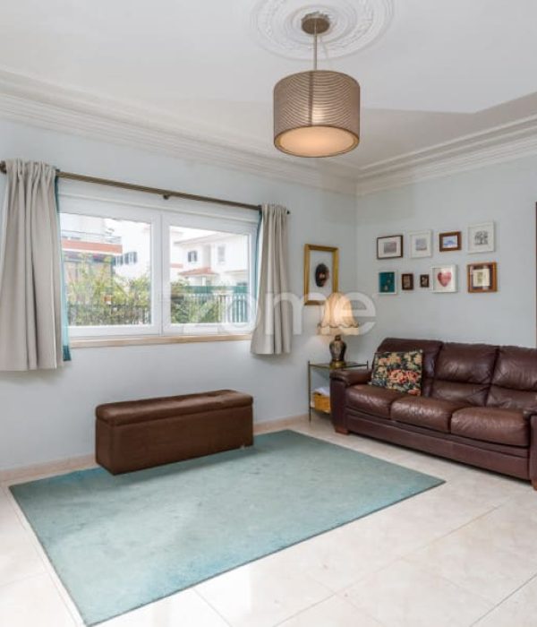 Moradia T4 isolada inserida num lote de 411 m², Parede - Murtal (30)