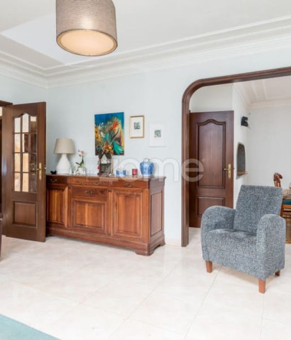 Moradia T4 isolada inserida num lote de 411 m², Parede - Murtal (32)