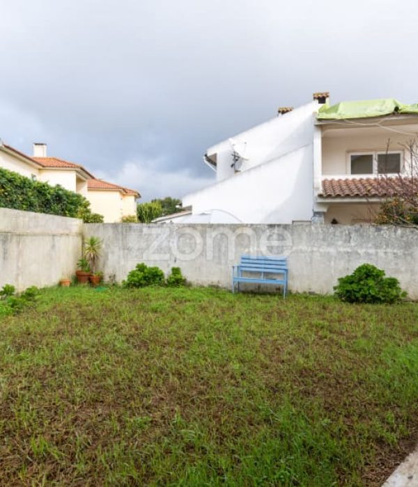 Moradia T4 isolada inserida num lote de 411 m², Parede - Murtal (7)