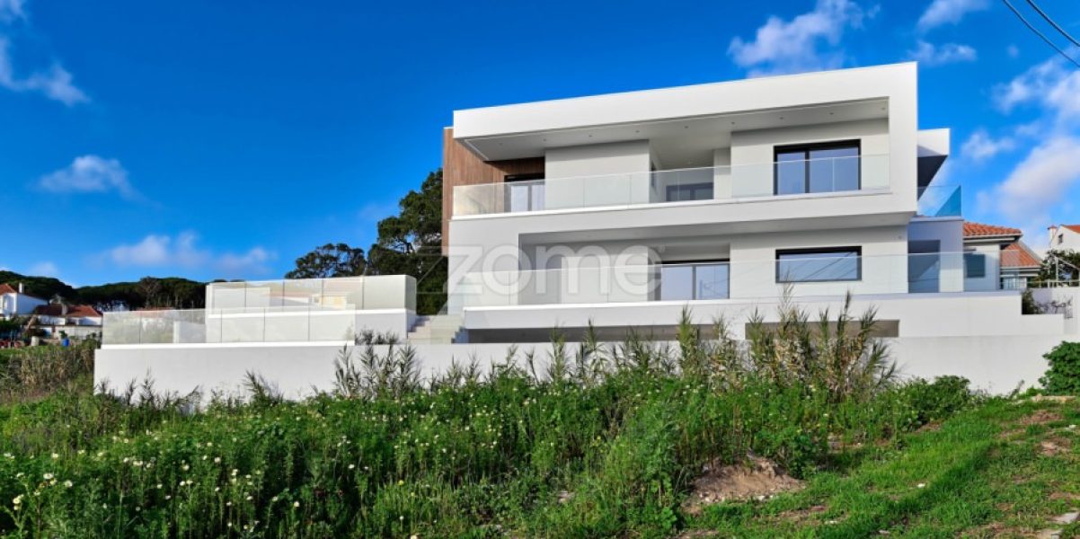 Moradia moderna T4 independente (11)