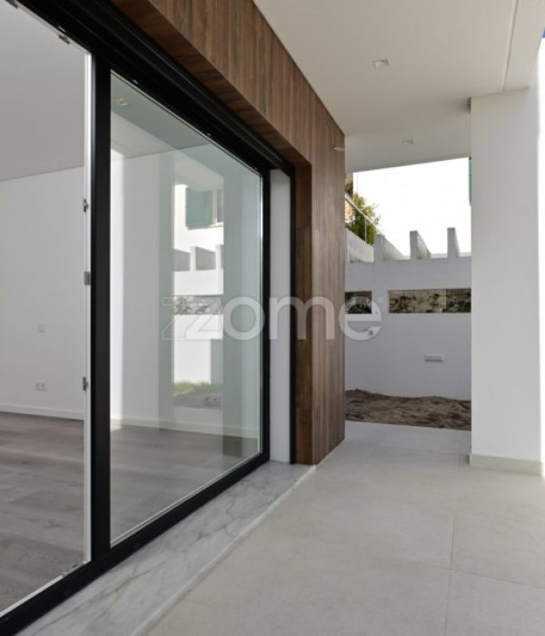 Moradia moderna T4 independente (19)