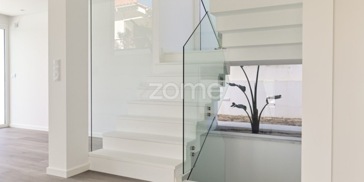 Moradia moderna T4 independente (22)