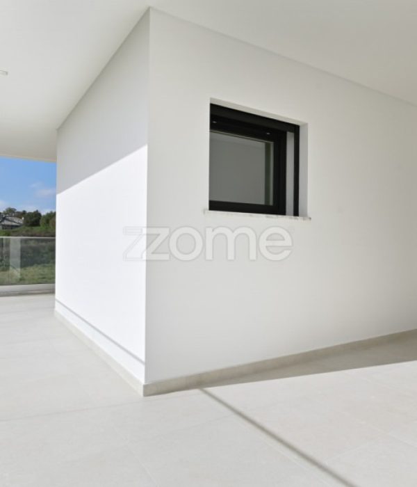 Moradia moderna T4 independente (30)