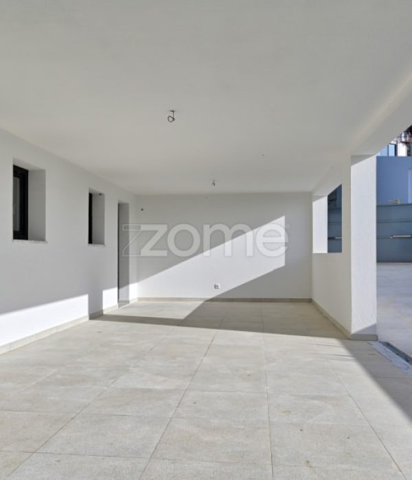 Moradia moderna T4 independente (6)