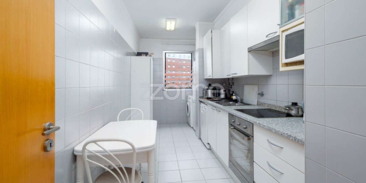 T2 espaçoso na Alta de Lisboa (10)